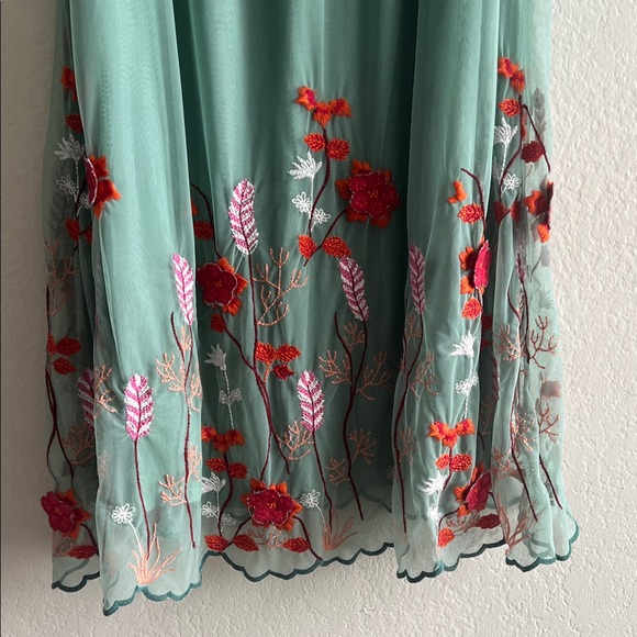 Like New! Avani Del Amour Embroidered Green Maxi Skirt in Size L - Picture 3 of 13